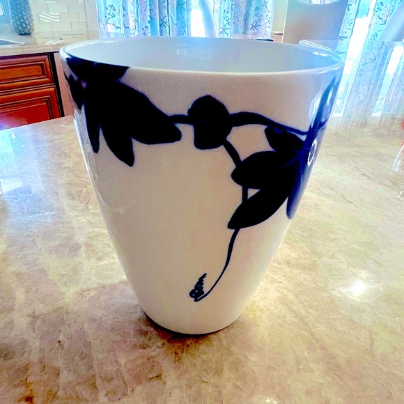 TIFFANY AND CO VINES HANDPAINTED IN JAPAN ON FINE WHITE PORCELAIN. - Picture 1 of 9